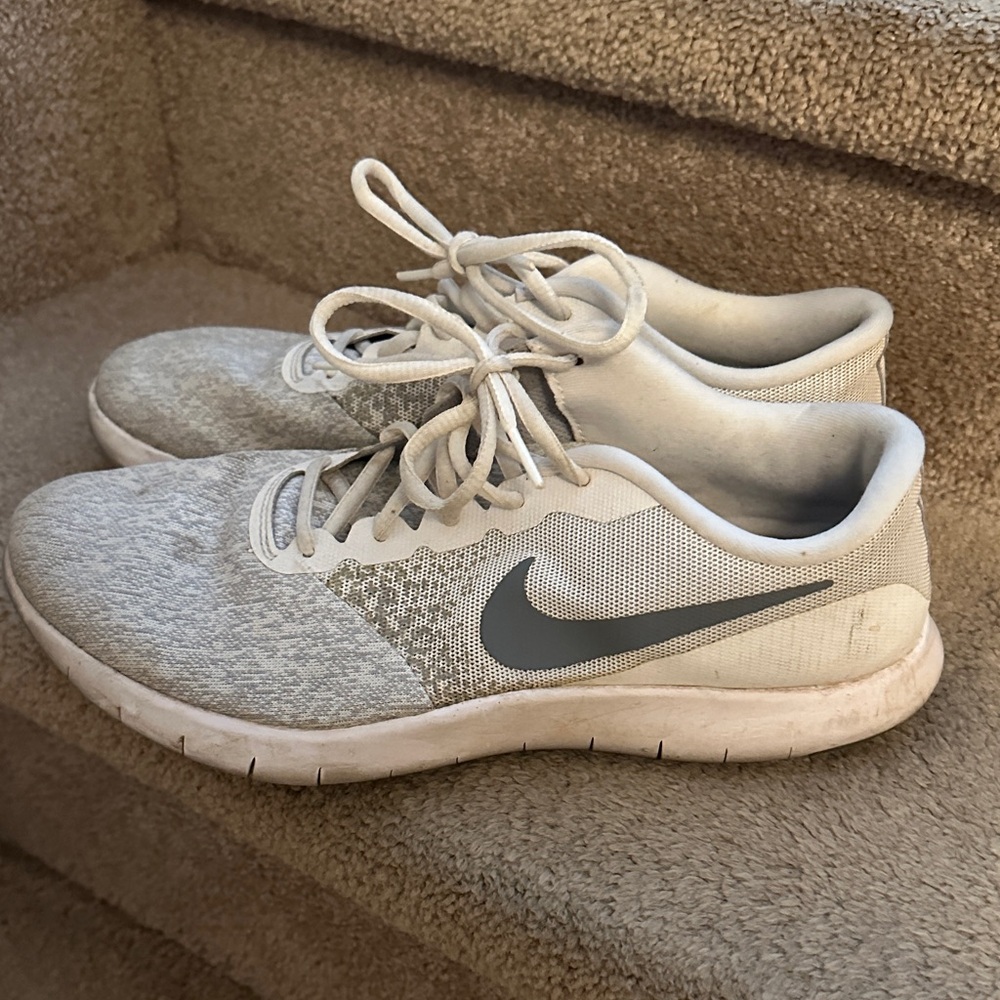 Nike Light Gray Running Shoes
